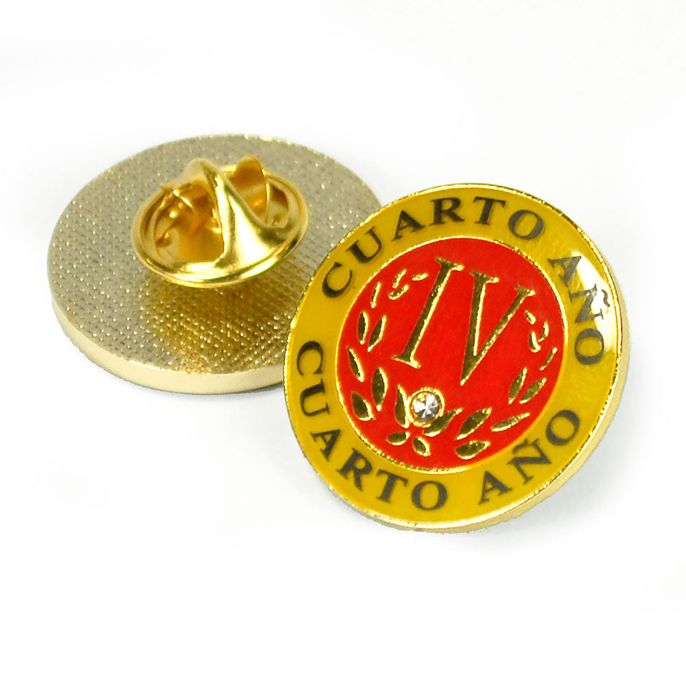 Gold circular Spanish fourth-year lapel pin with red enamel center, Roman numeral IV, and Cuarto Año text around the rim.