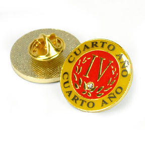Gold circular Spanish fourth-year lapel pin with red enamel center, Roman numeral IV, and Cuarto Año text around the rim.