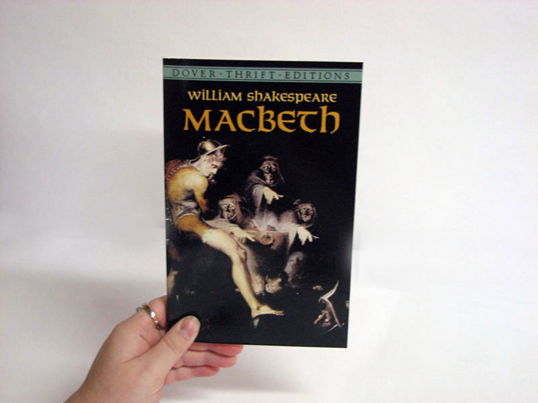 Macbeth Paperback Book (NC1020L)